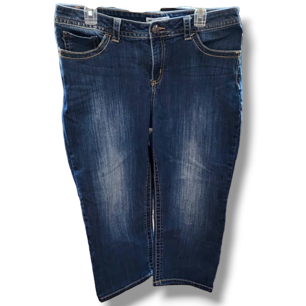 Lee Dark Denim Jean Capri in Blue